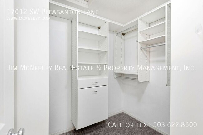 Building Photo - 17012 SW Pleasanton Ln