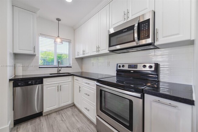 Building Photo - 6290 SW 70th St