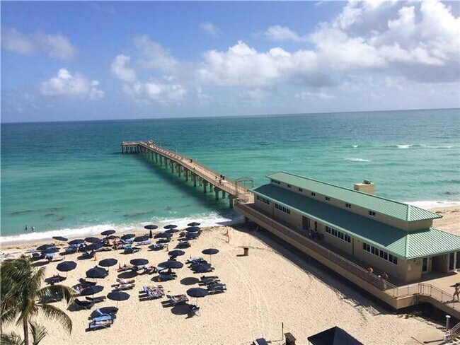 Building Photo - 16699 Collins Ave