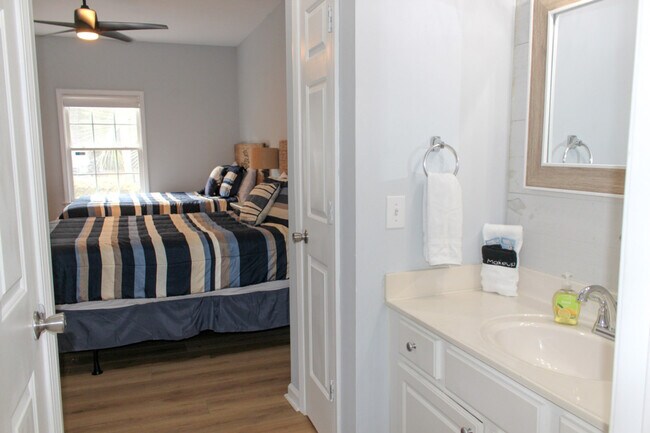 Building Photo - 125 Royal Poste Rd