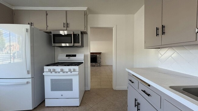 Building Photo - 12704 California St