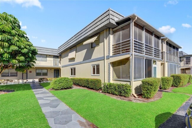 Building Photo - 694 Brittany Park