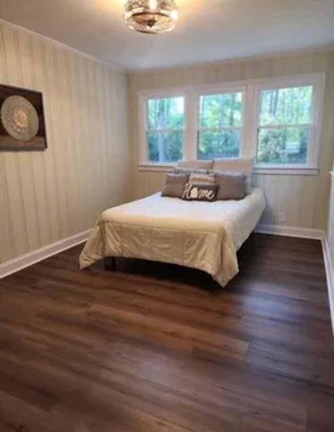 Building Photo - Fully Renovated 3 Bedroom 2 Bath Home in Forest Acres
