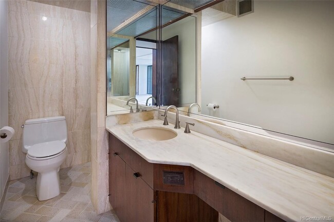 Building Photo - Esplanade on the water