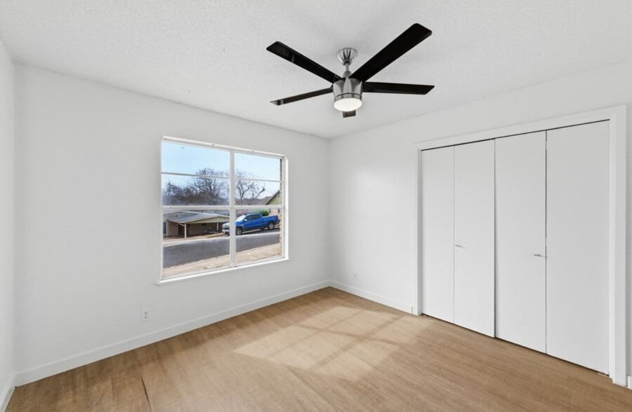 Building Photo - 3408 Dolphin Dr