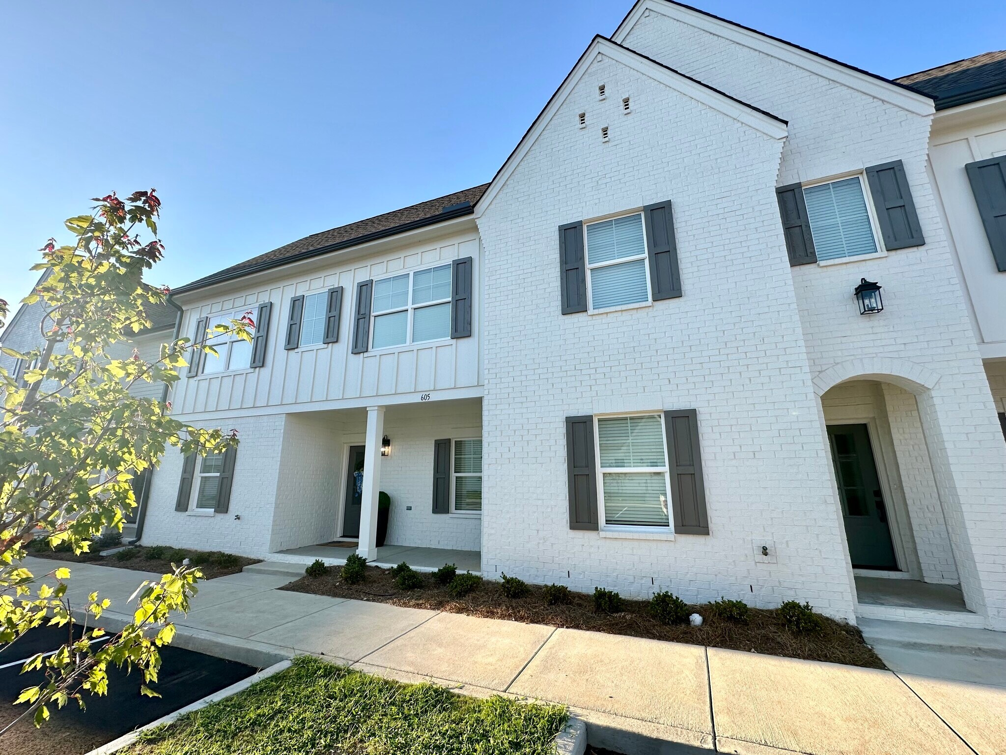Building Photo - 605 Meadow Crest Cir