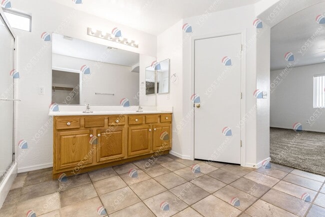 Building Photo - Charming home with great move in special! ...