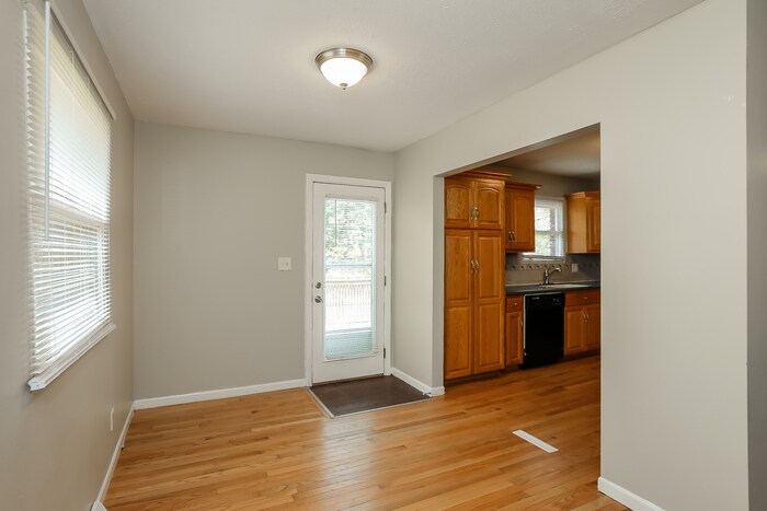 Building Photo - 909 Ridge Dr