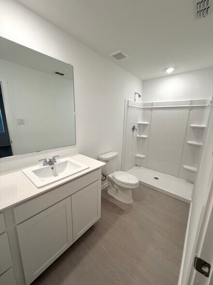 Building Photo - 3703 Oleander Pl