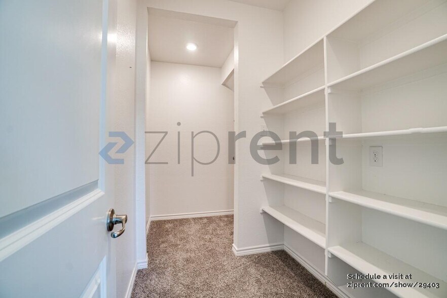 Building Photo - 611 Rawhide Way