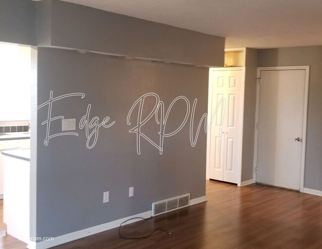 Building Photo - Now leasing for May 2026! Four Bed/One Bath