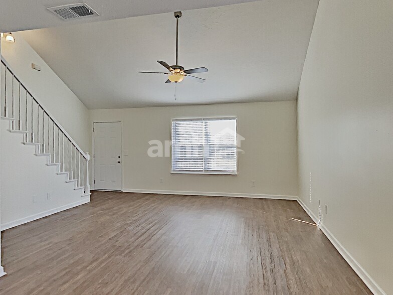 Building Photo - 626 Mable Dr
