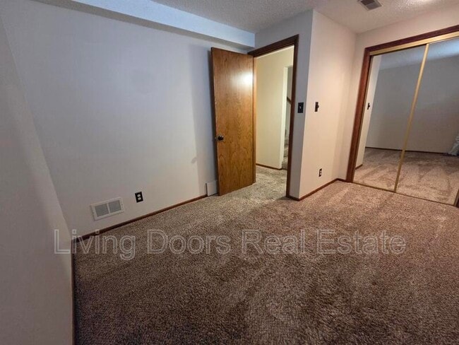 Building Photo - 2335 Southwood Pl