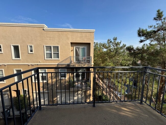 Building Photo - Beautiful 3 Bd/2Ba Spacious Home in Fuller...