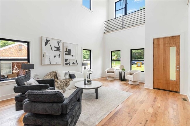 Building Photo - 1554 Columbia Cir