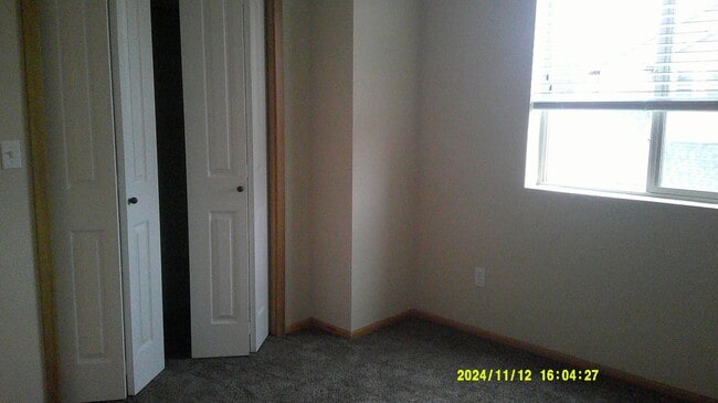 Building Photo - MOVE IN SPECIAL!! Spacious 3 bed 2.5 bath townhouse