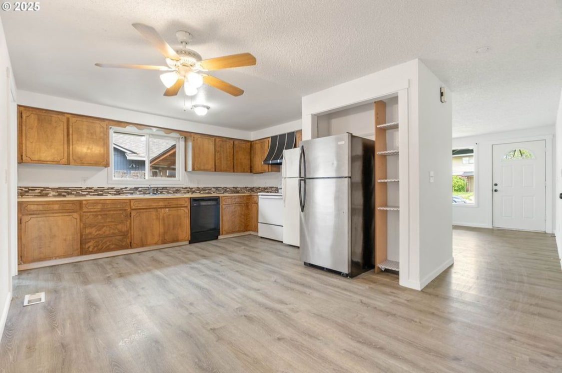 Building Photo - 2234 NE Barberry Ct