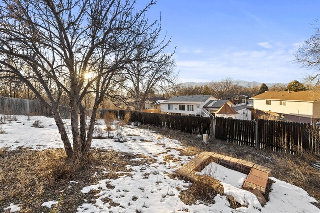 Building Photo - Spacious Split-Level Home with Beautiful Kitchen, Large Deck, and Fully Fenced Yard
