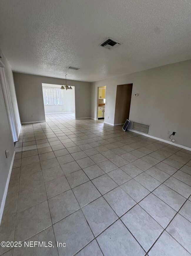 Building Photo - 283 Almansa Rd