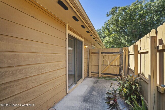 Building Photo - 1780 Stewart Pl