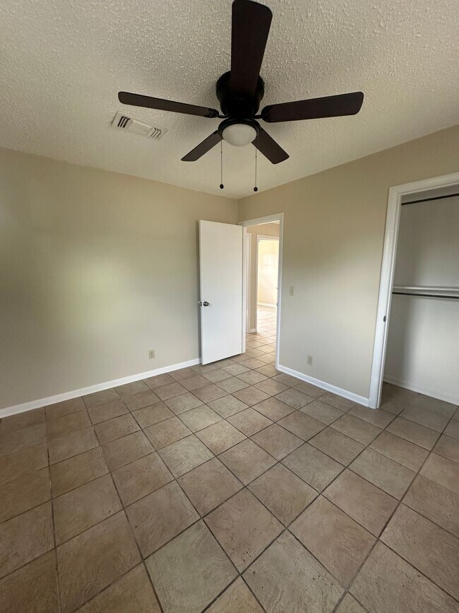 Building Photo - Updated 3 Bedroom Home