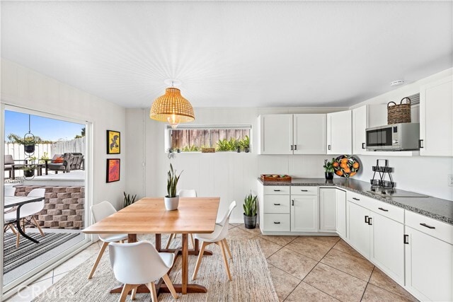 Building Photo - 2120 Temple Hills Dr