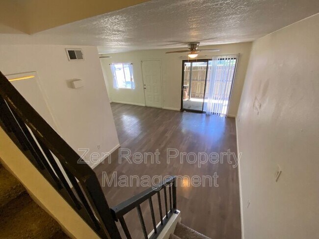 Building Photo - 286 W Palomino Dr