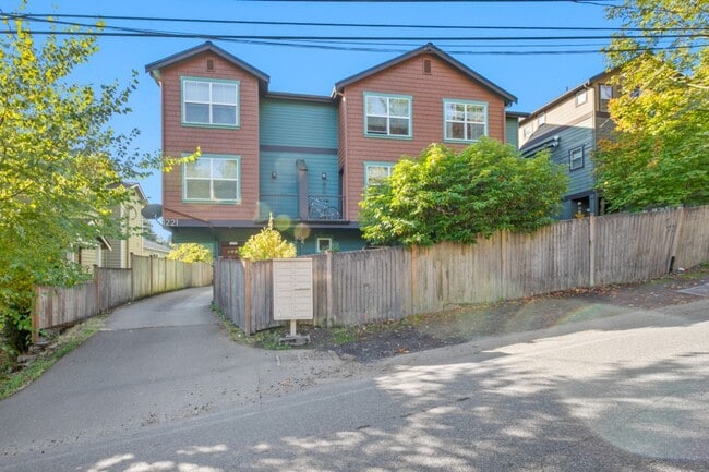 Primary Photo - 3bd/2.25ba Seattle Townhouse