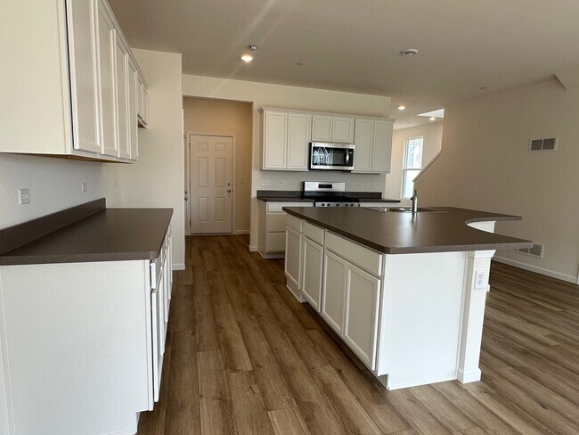 Building Photo - 2320 Horseshoe Cir