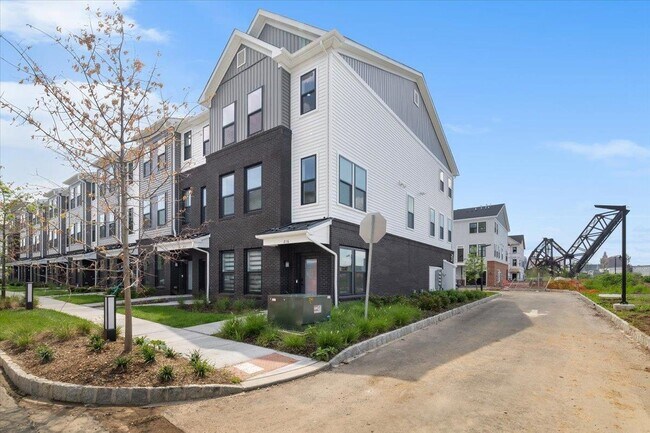 Building Photo - 200 Balsam St