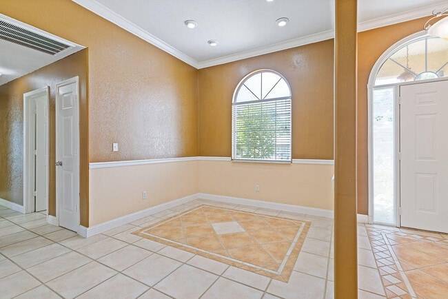 Building Photo - 208 Palm Cir