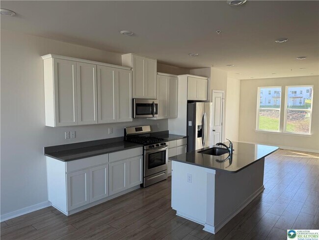 Building Photo - 4960 Brookside Ct