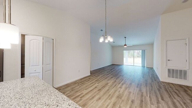 Building Photo - Stunning 3/2 Home in Palm Bay