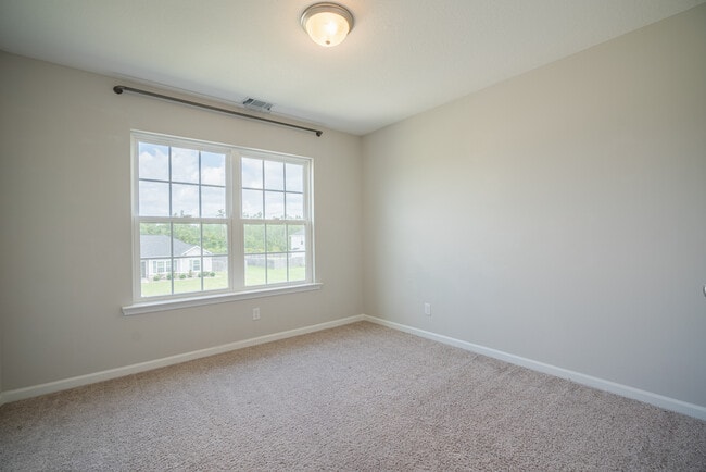 Building Photo - 418 Huntington Dr