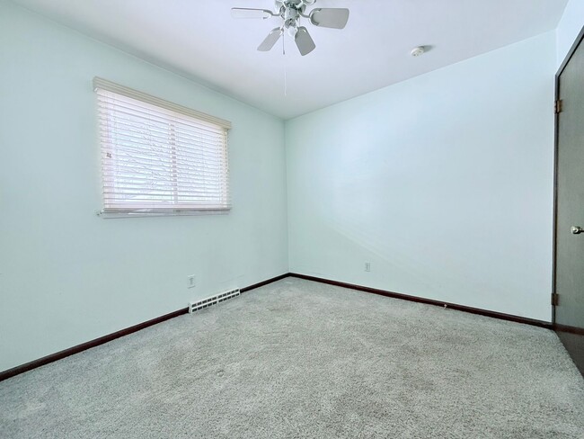 Building Photo - 3-Bed House in Waterloo