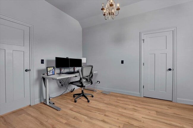 Building Photo - 1728 N Wood St