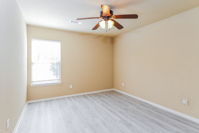 Building Photo - 14611 Parkway Meadows Dr