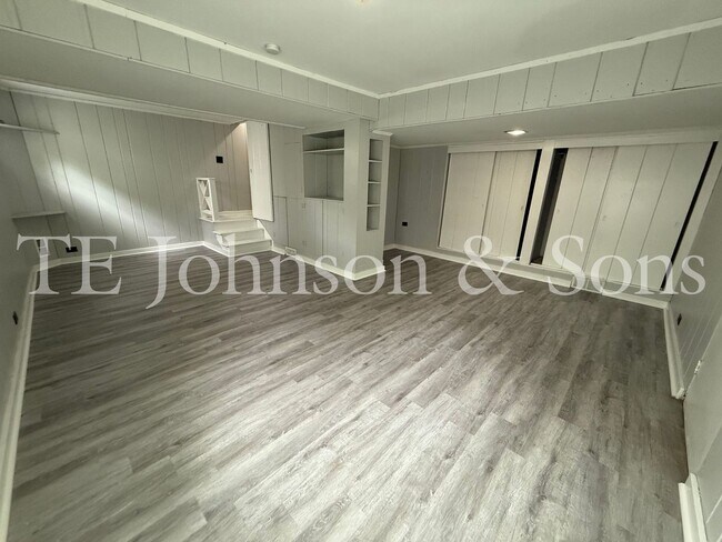 Building Photo - Charming Renovated 3BR Home