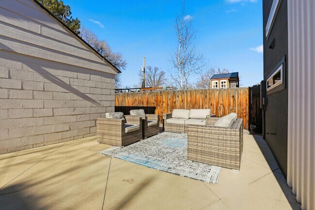 Building Photo - 4 blocks to Sloans Lake! immaculate home with large yard and garage