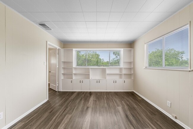 Building Photo - 310 Sumner Dr