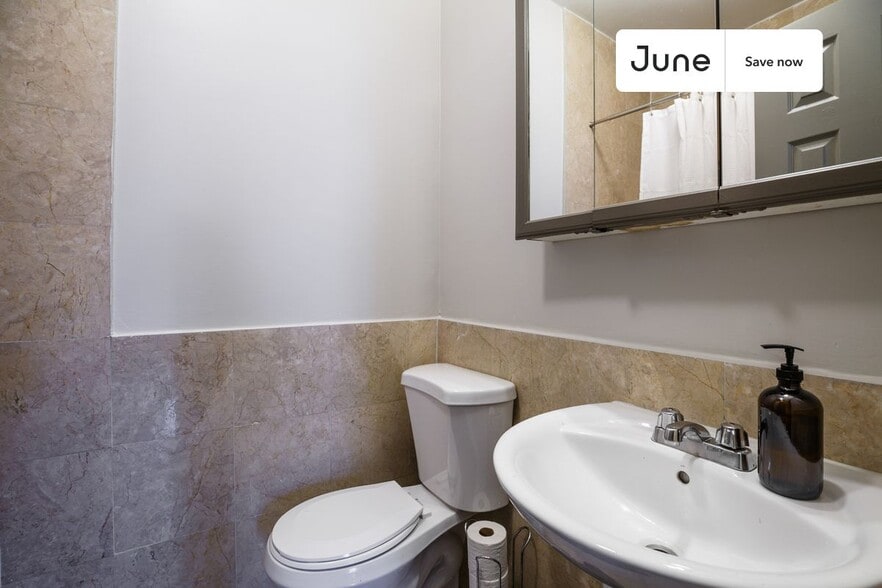 Building Photo - 336 W 46th St