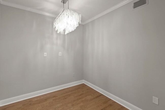 Building Photo - Spacious Music Row Condo (SPECIAL: 1/2 off...