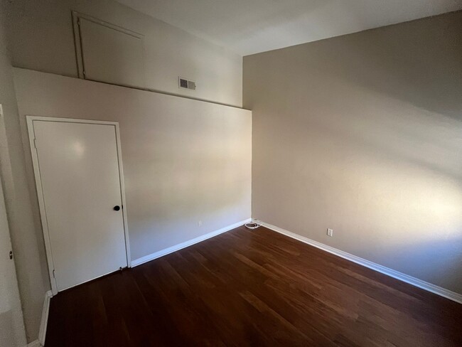 Building Photo - Modern 3-Bed, 3-Bath Condo with Garage & P...