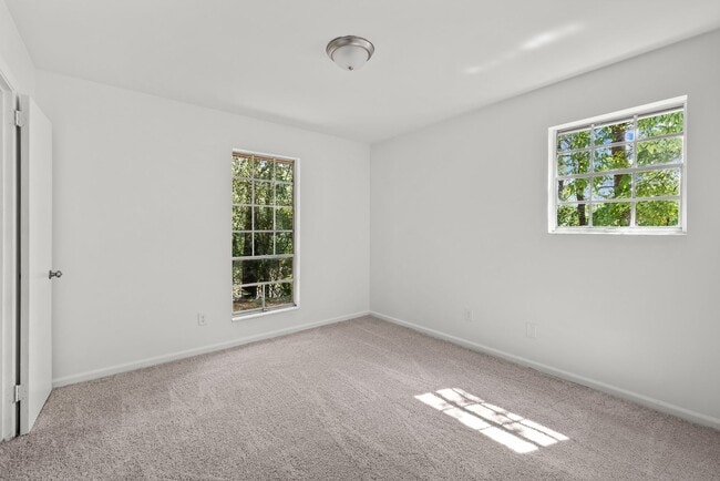 Building Photo - Rare Fully Renovated Center Point Home