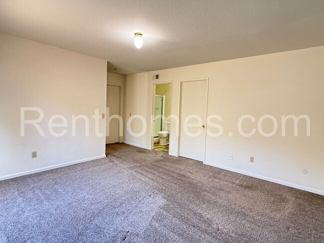 Building Photo - 1553 Palomar Dr