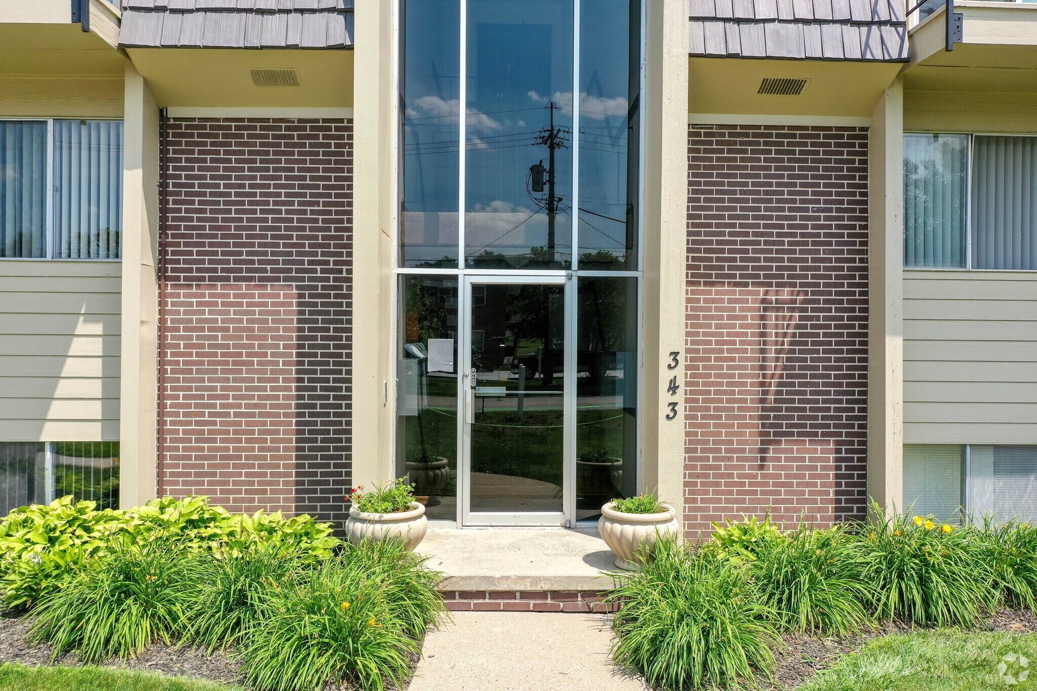 Building Photo - 78th Place