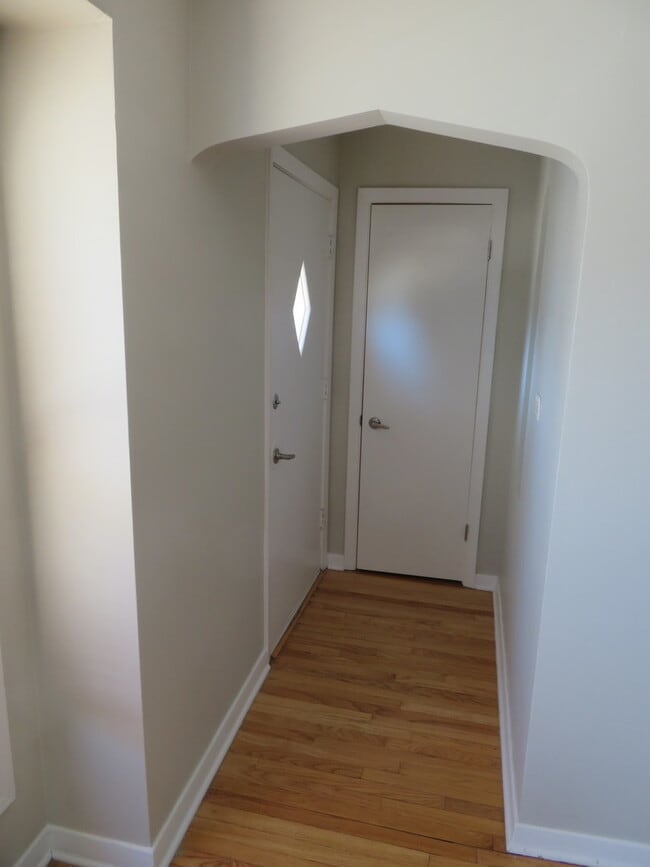 Building Photo - 6948 W Wellington Ave