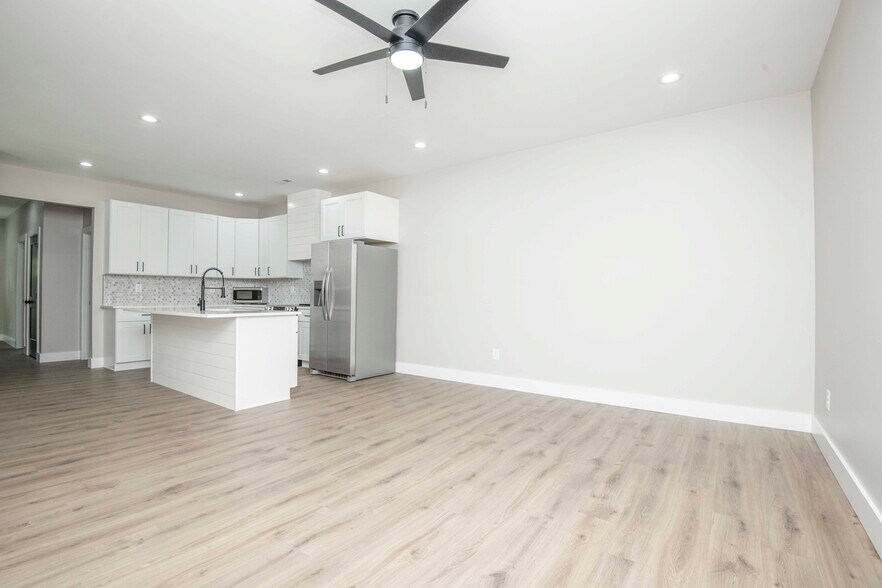 Building Photo - 3353 Lay Ave
