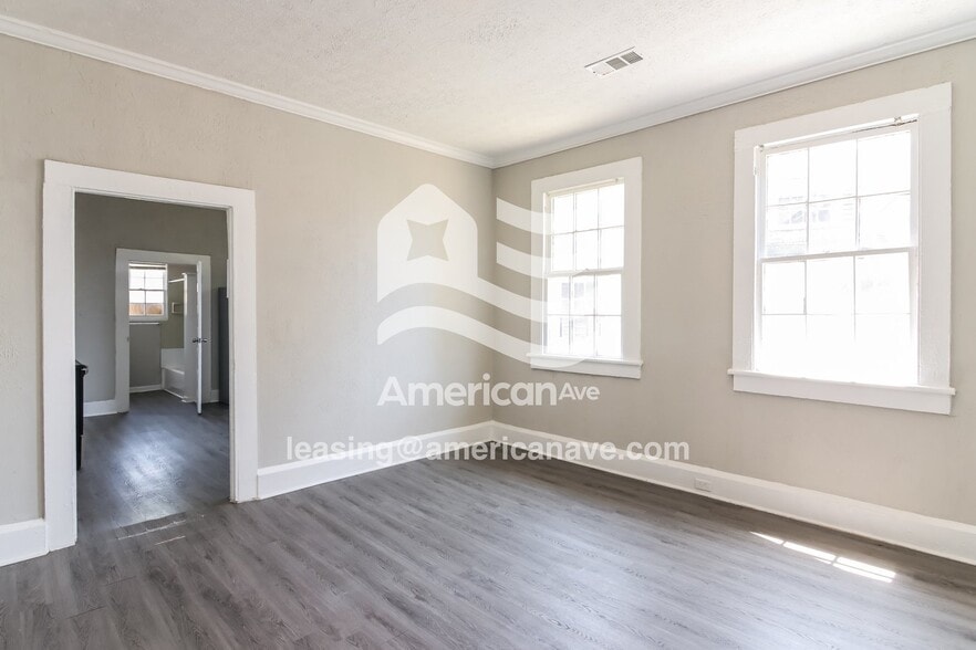 Building Photo - 8 Beechwood Heights