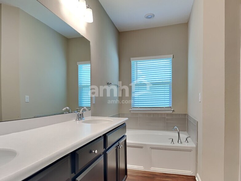 Building Photo - 161 Stone Arbor Ln